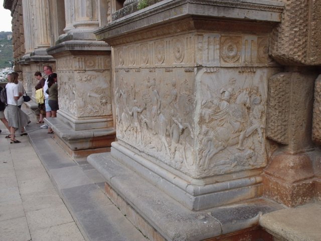 P5250056basreliefs - Palacio de Carlos V - Alhambra - Granada